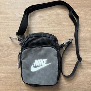 Nike Heritage 2.0 Small Items Crossbody Bag Black Grey Zip Travel